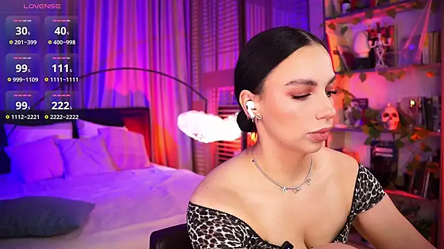 LunaNight online show from November 3, 2025, 8:23 pm