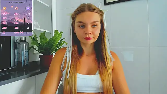 Snapshot of Molly_sweetie chatting on July 3, 2026, 3:07 pm Molly sweetie online show from July 3, 2026, 3:07 pm
