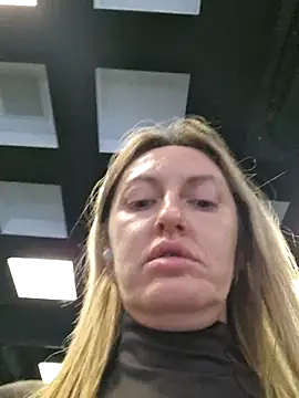 Miss    Mia  online show from February 4, 2026, 12:55 pm