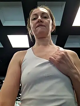 Miss    Mia  online show from February 25, 2026, 11:32 am