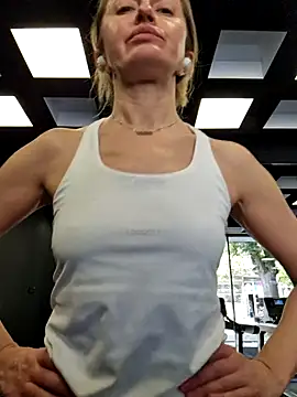 Miss    Mia  online show from November 17, 2025, 11:25 am