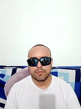 ElSunEagle online show from May 17, 2026, 2:33 am