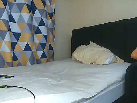 Mila Melanie online show from October 20, 2025, 3:01 pm