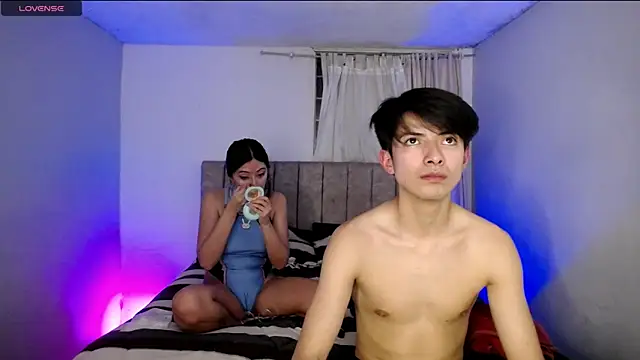 Snapshot of Pinkandyellowpokemon chatting on February 20, 2025, 11:43 pm Pinkandyellowpokemon online show from February 20, 2025, 11:43 pm