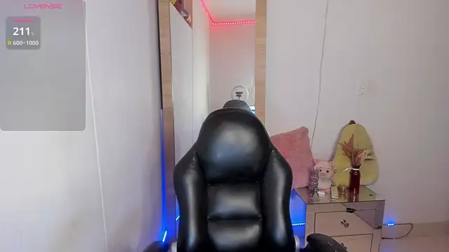 hellensexy online show from March 26, 2026, 10:18 pm