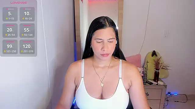 Snapshot of hellensexy chatting on May 22, 2026, 9:35 pm hellensexy online show from May 22, 2026, 9:35 pm