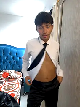 Leonarrrd 01 online show from October 30, 2025, 9:01 pm