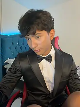 Leonarrrd 01 online show from February 4, 2026, 10:38 pm