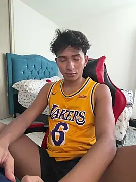 Leonarrrd 01 online show from April 9, 2026, 8:15 pm