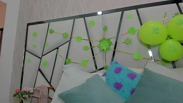  aurora18  online show from March 18, 2026, 3:09 am