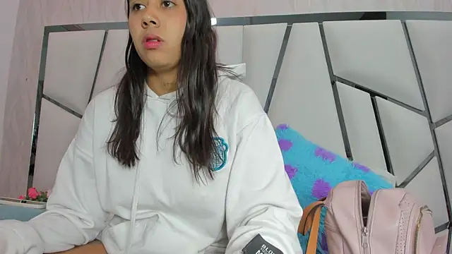  aurora18  online show from April 11, 2026, 3:03 am