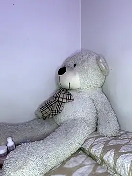 ValerieHilton online show from November 19, 2025, 10:10 pm