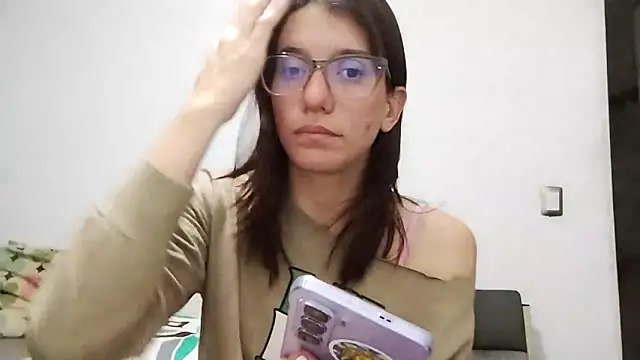 Snapshot of Luna-e-Franco1 chatting on April 18, 2026, 11:05 pm Luna-e-Franco1 online show from April 18, 2026, 11:05 pm