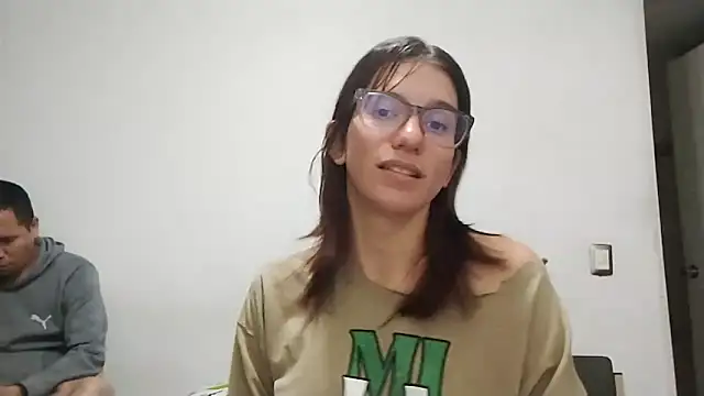 Snapshot of Luna-e-Franco1 chatting on April 17, 2026, 11:40 pm Luna-e-Franco1 online show from April 17, 2026, 11:40 pm