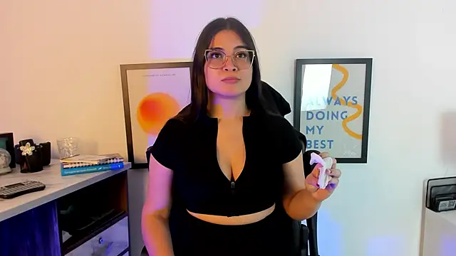 Snapshot of CamilaSofiia chatting on October 28, 2025, 6:18 pm CamilaSofiia online show from October 28, 2025, 6:18 pm