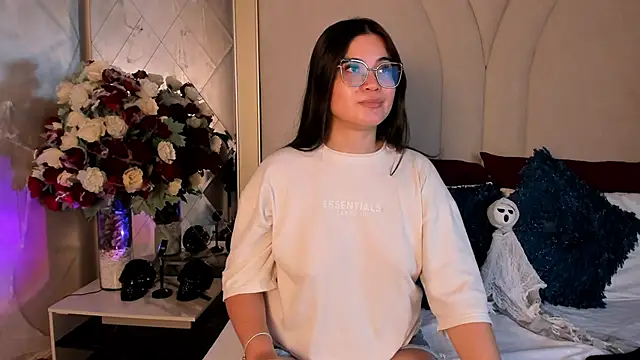 Snapshot of CamilaSofiia chatting on October 18, 2025, 7:38 pm CamilaSofiia online show from October 18, 2025, 7:38 pm