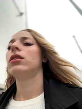 LoraaDoll online show from September 15, 2025, 3:01 pm