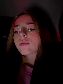 LoraaDoll online show from October 22, 2025, 3:33 pm