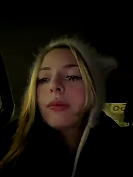 LoraaDoll online show from December 16, 2025, 2:54 pm