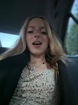 LoraaDoll online show from September 26, 2025, 3:30 pm