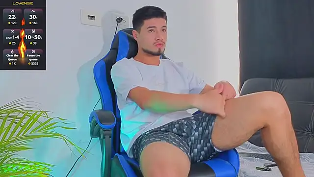 EdwardRoss  online show from October 30, 2025, 7:44 pm