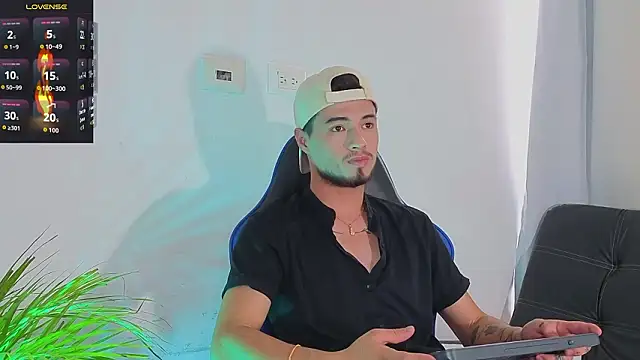 EdwardRoss  online show from February 23, 2026, 8:09 pm