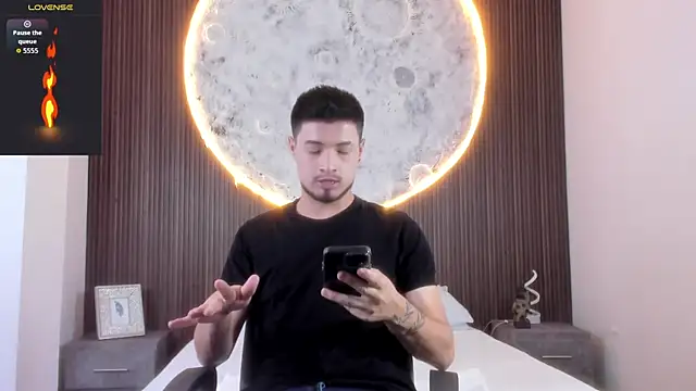 EdwardRoss  online show from December 17, 2025, 8:14 pm