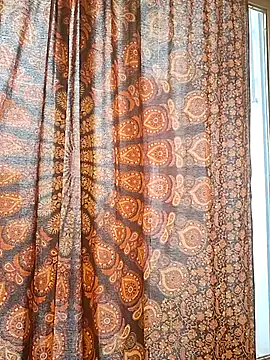 LYZBORNHD online show from November 3, 2025, 9:29 pm