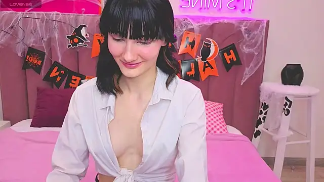 Snapshot of Lili_flowerr chatting on October 29, 2025, 11:09 am Lili flowerr online show from October 29, 2025, 11:09 am