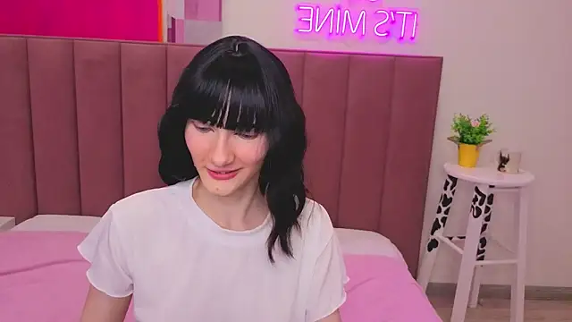 Snapshot of Lili_flowerr chatting on June 16, 2026, 11:54 am Lili flowerr online show from June 16, 2026, 11:54 am