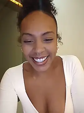 Julia Pretinha online show from May 11, 2026, 1:45 pm