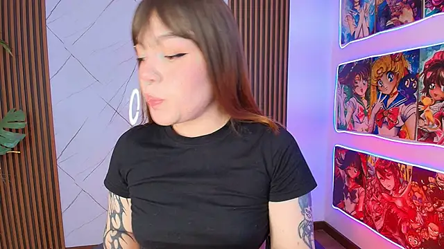 Snapshot of Fluffy_Bubble21 chatting on May 10, 2026, 4:27 am Fluffy Bubble21 online show from May 10, 2026, 4:27 am