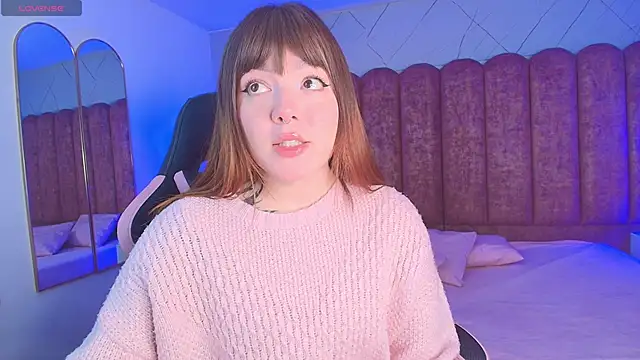 Fluffy Bubble21 online show from April 13, 2026, 4:16 am