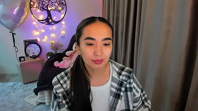 worldofkim online show from April 8, 2026, 3:57 pm