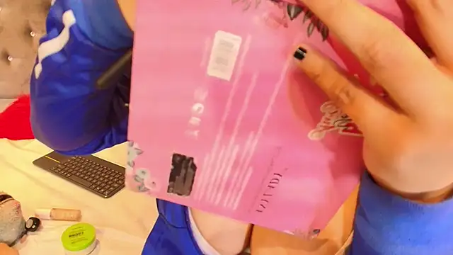 Snapshot of Miia_Thompsonn chatting on November 28, 2025, 12:00 am Miia Thompsonn online show from November 28, 2025, 12:00 am