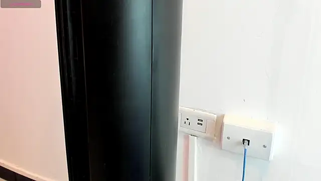 Miia Thompsonn online show from April 17, 2026, 3:42 am