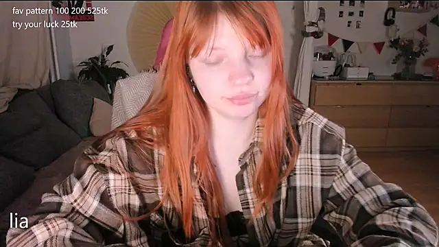 Snapshot of lil_lia chatting on February 16, 2026, 11:57 pm lil lia online show from February 16, 2026, 11:57 pm