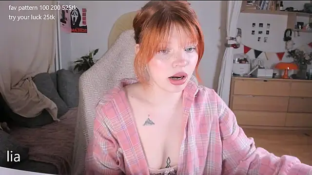 Snapshot of lil_lia chatting on February 22, 2026, 9:27 pm lil lia online show from February 22, 2026, 9:27 pm