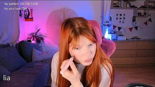 Snapshot of lil_lia chatting on February 8, 2026, 10:40 pm lil lia online show from February 8, 2026, 10:40 pm