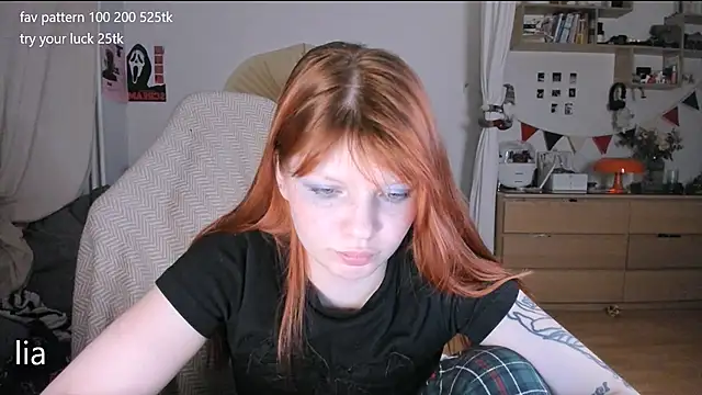 Snapshot of lil_lia chatting on February 19, 2026, 11:56 pm lil lia online show from February 19, 2026, 11:56 pm