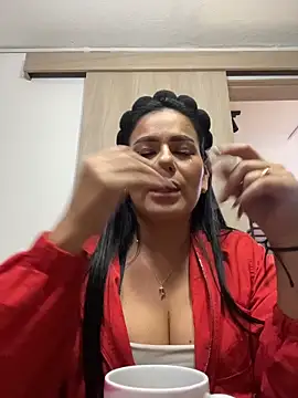 Snapshot of Miah_gomez_ chatting on November 14, 2025, 8:01 pm Miah gomez online show from November 14, 2025, 8:01 pm