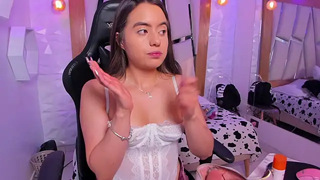 ary cooper  online show from October 29, 2025, 1:21 pm