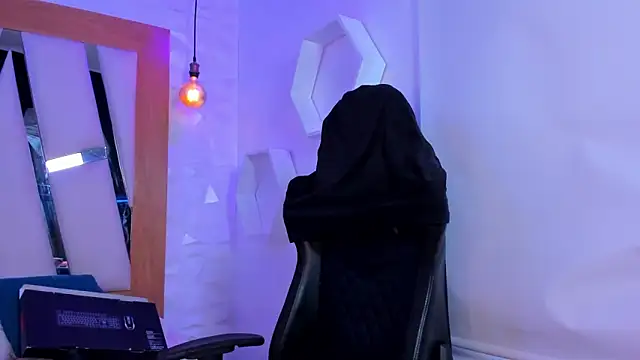 ary cooper  online show from November 24, 2025, 1:44 pm