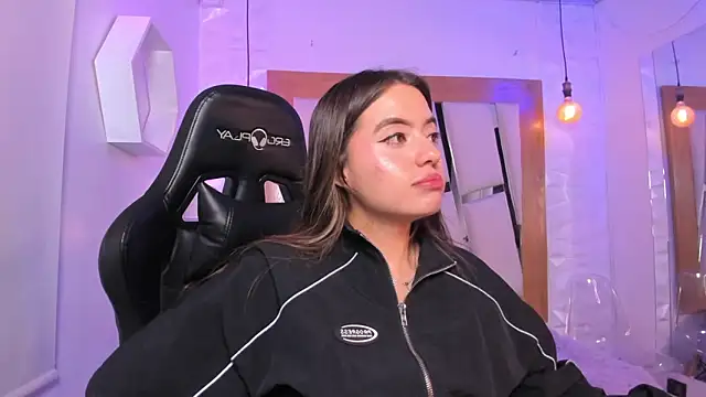 ary cooper  online show from November 20, 2025, 12:17 pm