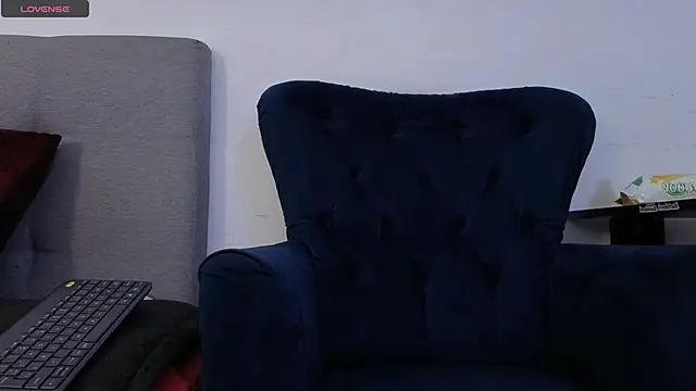 Snapshot of alissonandamy chatting on April 4, 2026, 8:26 pm alissonandamy online show from April 4, 2026, 8:26 pm