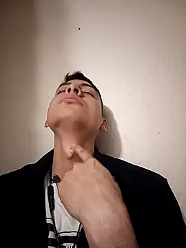 zxcalientes online show from January 1, 2025, 4:29 am