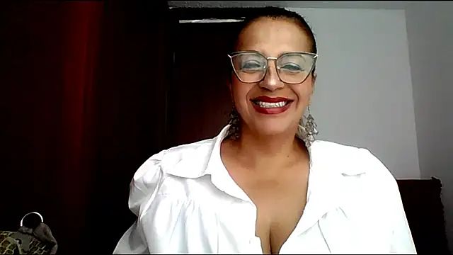 Snapshot of RossanaLionheart chatting on May 18, 2026, 1:05 pm RossanaLionheart online show from May 18, 2026, 1:05 pm