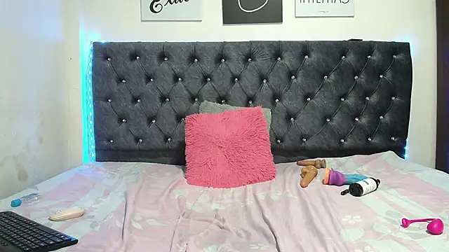 Snapshot of Zoe_Medina chatting on February 5, 2025, 4:48 am Zoe Medina online show from February 5, 2025, 4:48 am