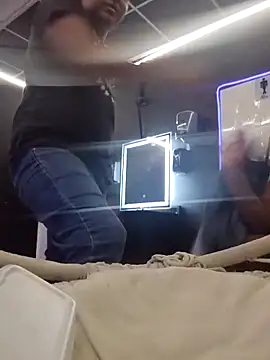 king and Qeen online show from November 22, 2025, 2:21 am