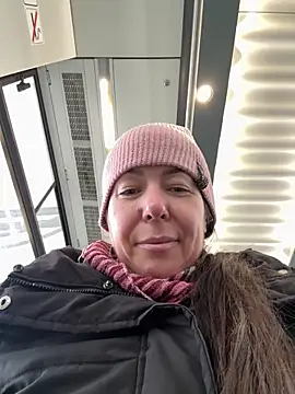 Snapshot of eveangelll chatting on March 1, 2026, 6:57 am eveangelll online show from March 1, 2026, 6:57 am